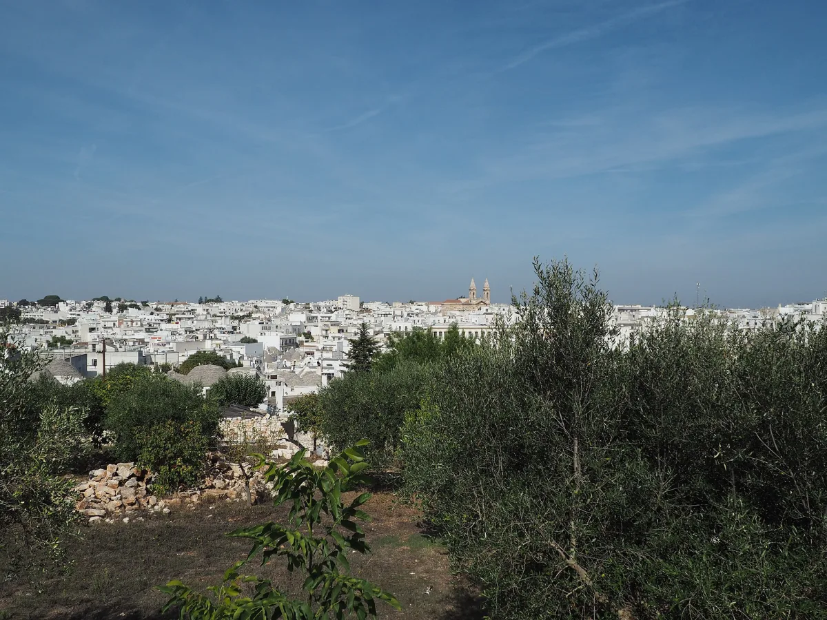 Come arrivare ad Alberobello in treno da Bari: guida aggiornata 2026